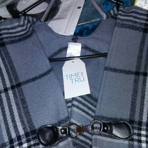 Cape - Picture 1 of 1